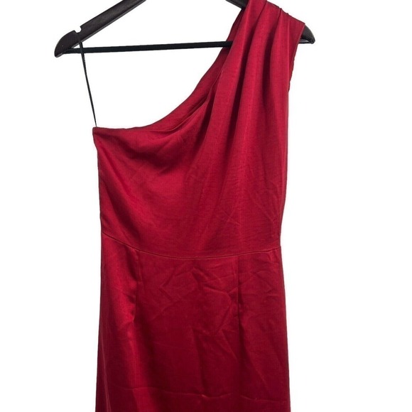 Elliatt Cassini One Shoulder Midi Satin dark Red Medium NEW - Picture 5 of 7